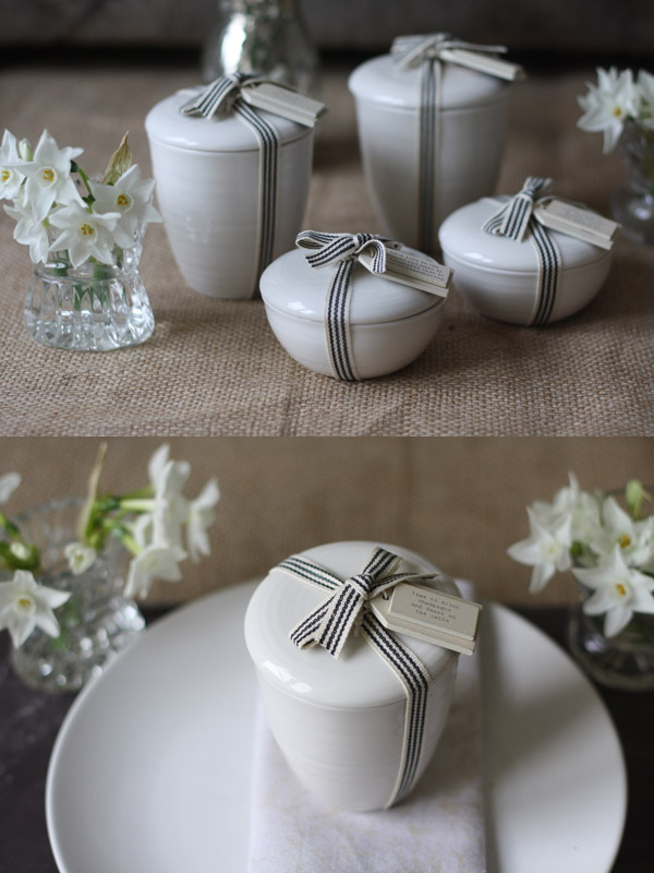 candles in white porcelain pots wedding favours