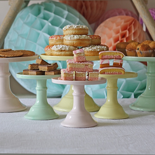 cake plates cake stands pastel colours wedding dessert tables