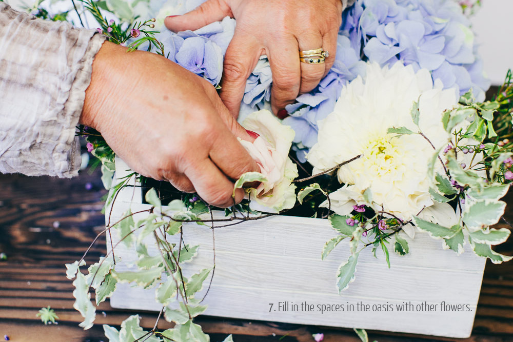 how to make a centrepiece in a wooden crate 