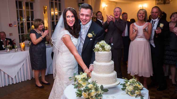 Cake cutting wedding
