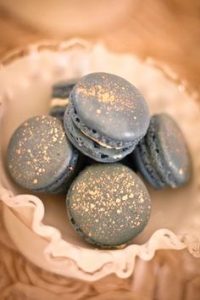 dusty blue  and grey wedding ideas: macaroons as favours