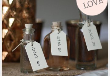mini bottles wedding favours with cork stopper drinkable wedding favours