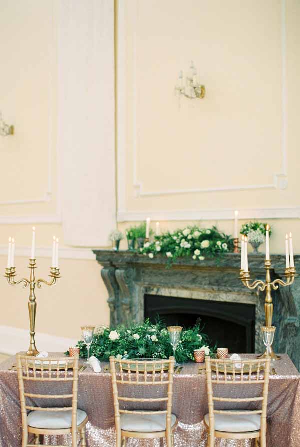 gold and bronze wedding table decoration ideas gold candelabra bronze glitter table cloths (3)