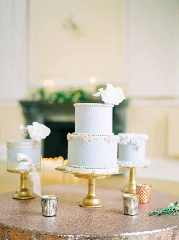 gold and copper wedding cake table glitter table cloth gold cake stands bronze tea light holders (1)