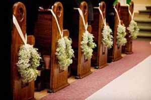 Church pew end and aisle decoration ideas @theweddingfmydreams 