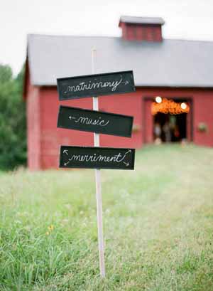 create a chalkboard sign post fr your wedding