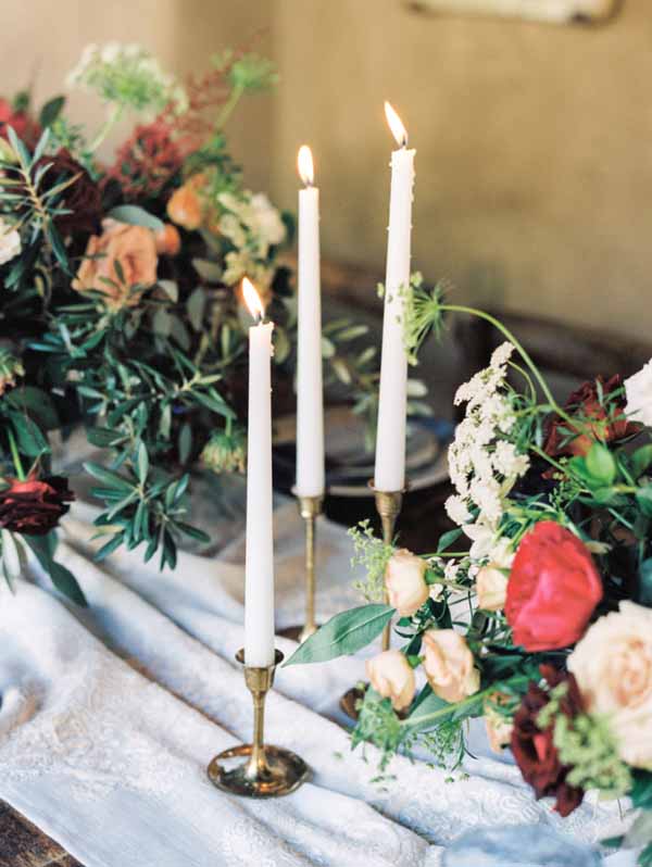 beautiful cotton table runners on guest tables at weddings create a feeling of rustic elegance (1)