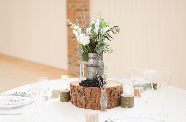 How to style a milk churn wedding centrepiece - milk churns, tree slabs and vases all available from @theweddingomd