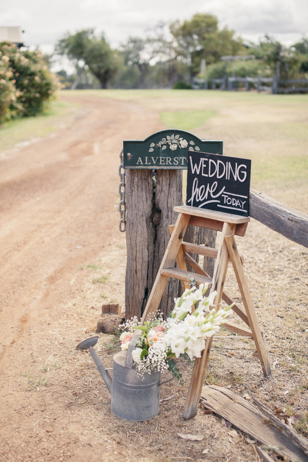 signs for wedding venue entrance stylemepretty.com - weareallstardust.com.au