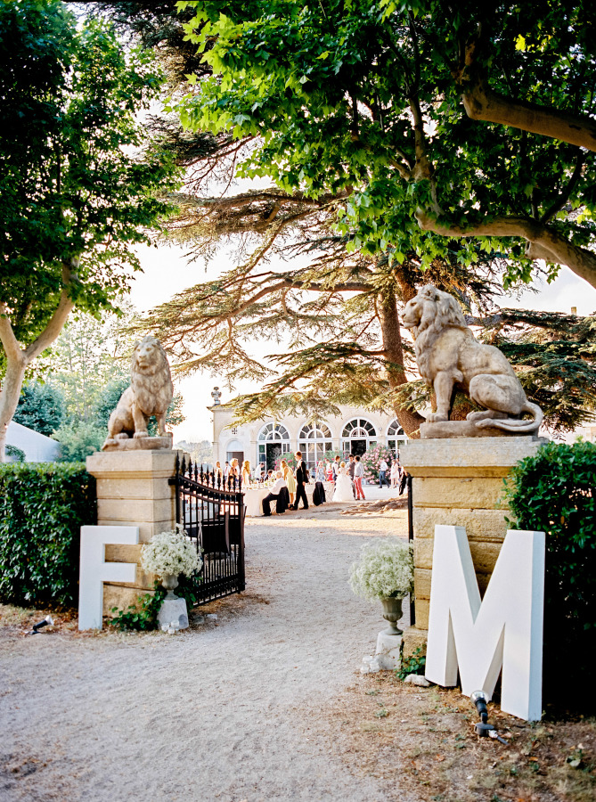 letters for wedding venue entrance stylemepretty.com - wesleynulens.be