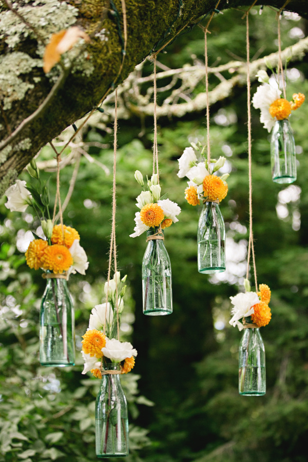 hanging vases available from @theweddingomd stylemepretty.com - whitedaisyphoto.com