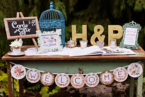vintage style wedding cards and gifts table