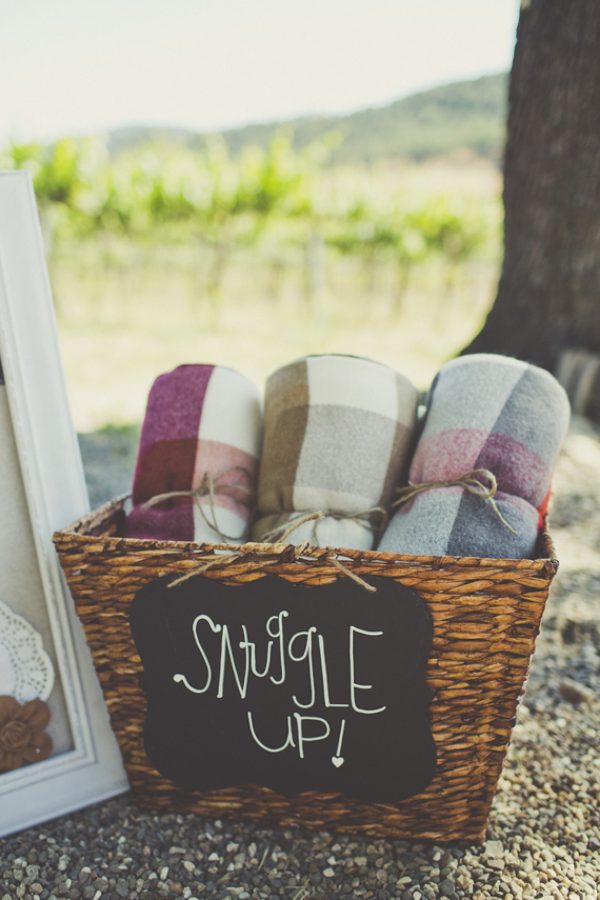 cosy blankets at summer weddings bridalmusings.com - sarahkathleen.com