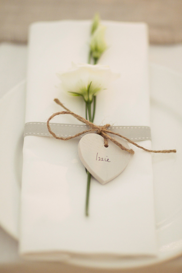 wedding place cards ruffledblog.com - davidjenkinsphotography.com