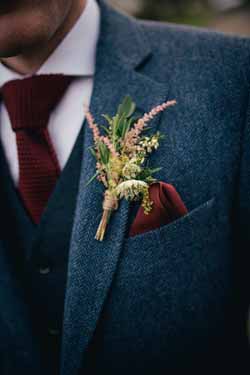 berry red and luxurious navy wedding colour scheme for autumn weddings 