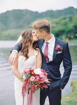 berry red and luxurious navy wedding colour scheme for autumn weddings 