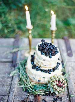 berry red and luxurious navy wedding colour scheme for autumn weddings 