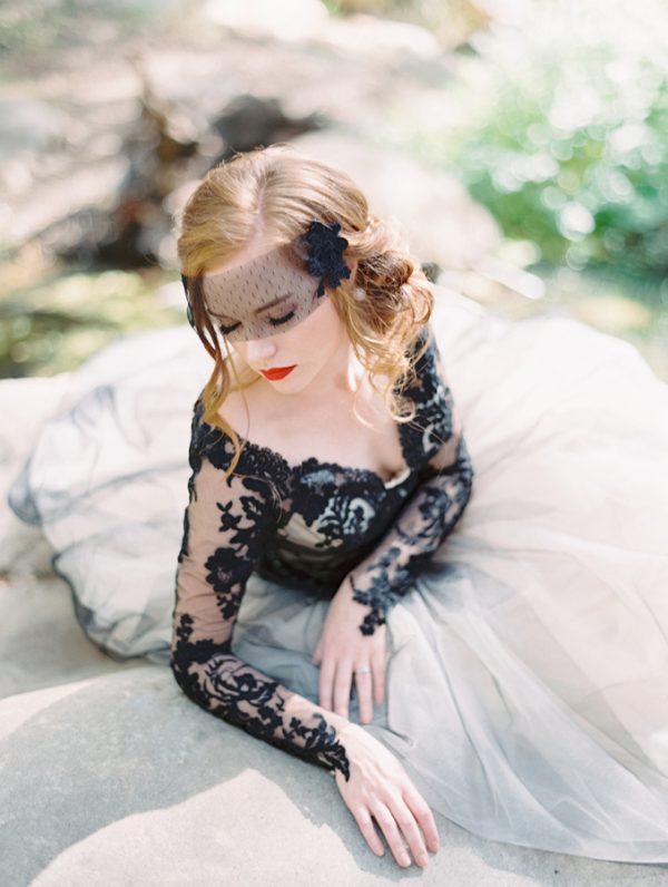 halloween wedding ideas stylemepretty-com-lunademarephotography-com