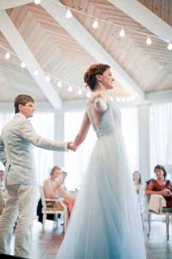 white blue and silver wedding decorations and ideas