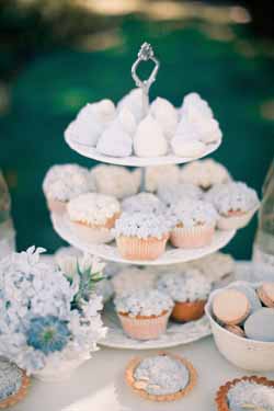 white blue and silver wedding decorations and ideas