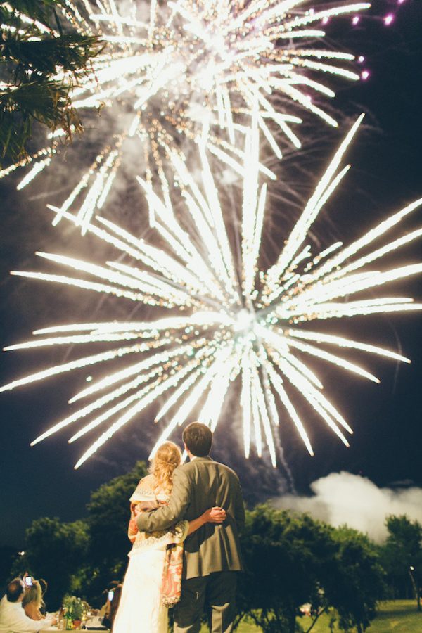 how to style a bonfire night wedding stylemepretty-com-jessbarfield-com