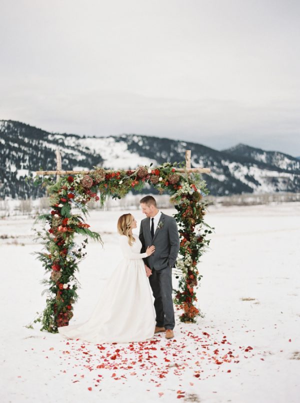 winter wedding ceremony ideas stylemepretty-com-rebeccahollis-com