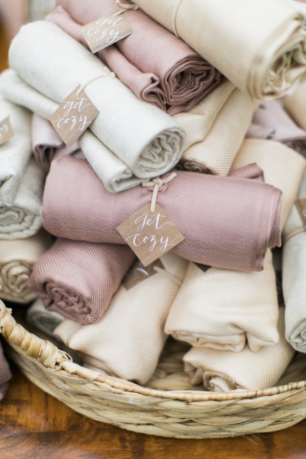 wedding favours for winter weddings theknot-com-hellolovephoto-com