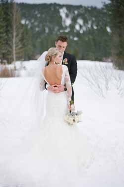 White winter wedding decorations and ideas
