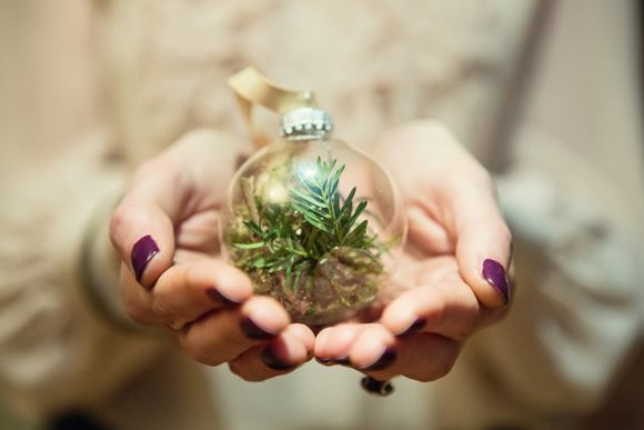 winter wedding favours baubles