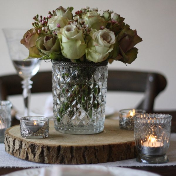 Our Favourite Wedding Centrepieces Under £15 available to buy online from @theweddingomd Elegant_pressed_glass_vase_wedding_centrepiece_-_round_4_1024x1024