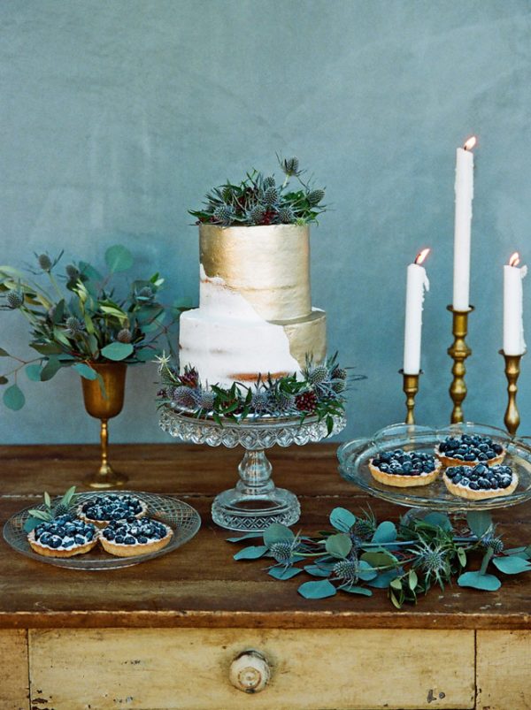 gold candlesticks wedding cake tables