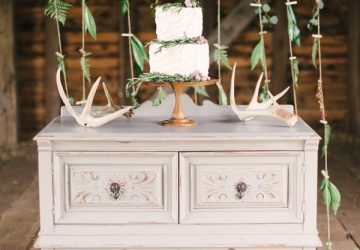 foliage pegged on twine makes wedding cake backdrop
