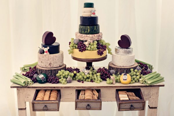 How To Create A Rustic Wedding Dessert Table http://mandycarter.pass.us/katieandian