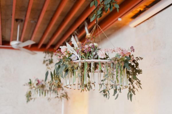 10 Swoon-Worthy Spring Wedding Centrepiecesstylemepretty.com -