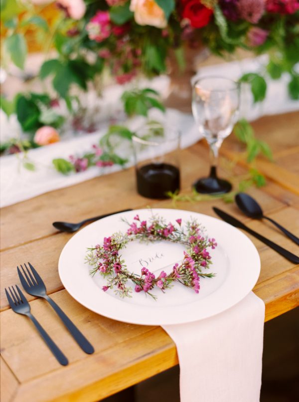 Elegant wedding place settings by @theweddingomd