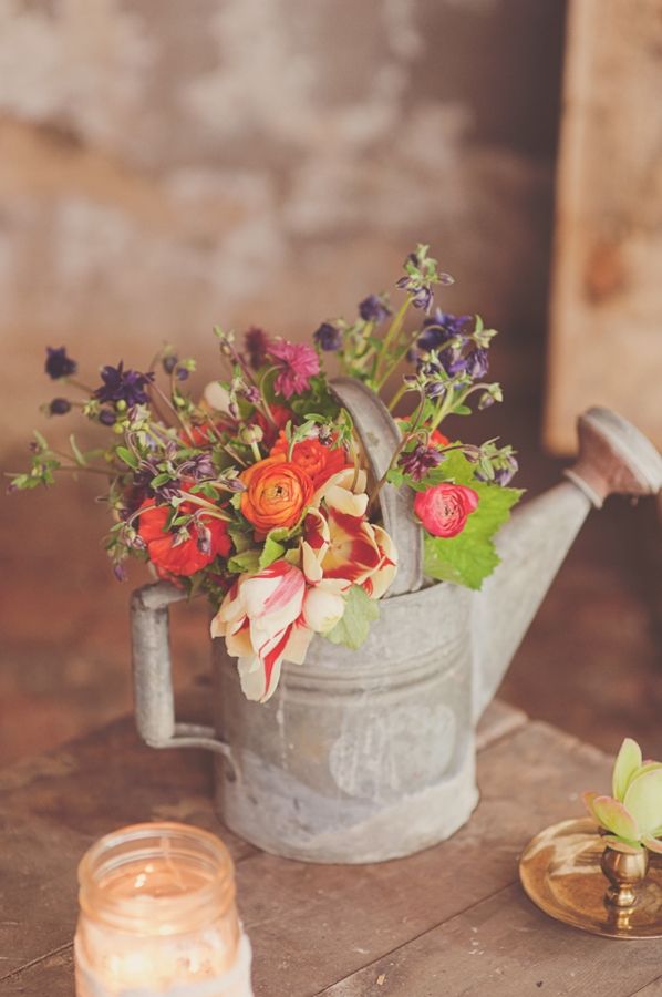 10 Swoon-Worthy Spring Wedding Centrepieces weddingpartyapp.com - mariamackphotography.com