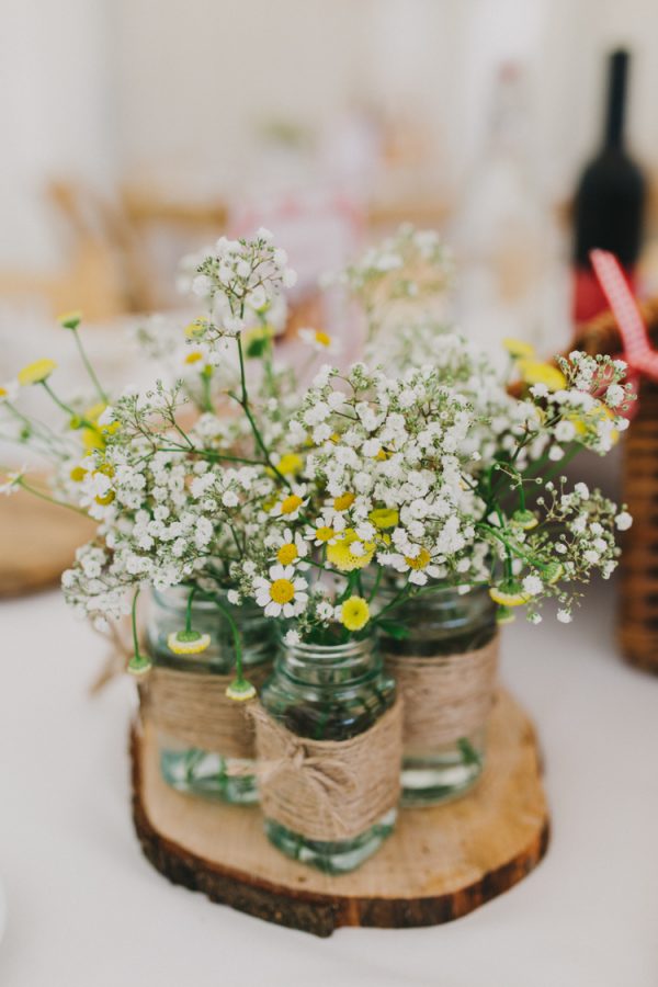 10 Swoon-Worthy Spring Wedding Centrepieces whimsicalwonderlandweddings.com - peppermintlovephotography.com