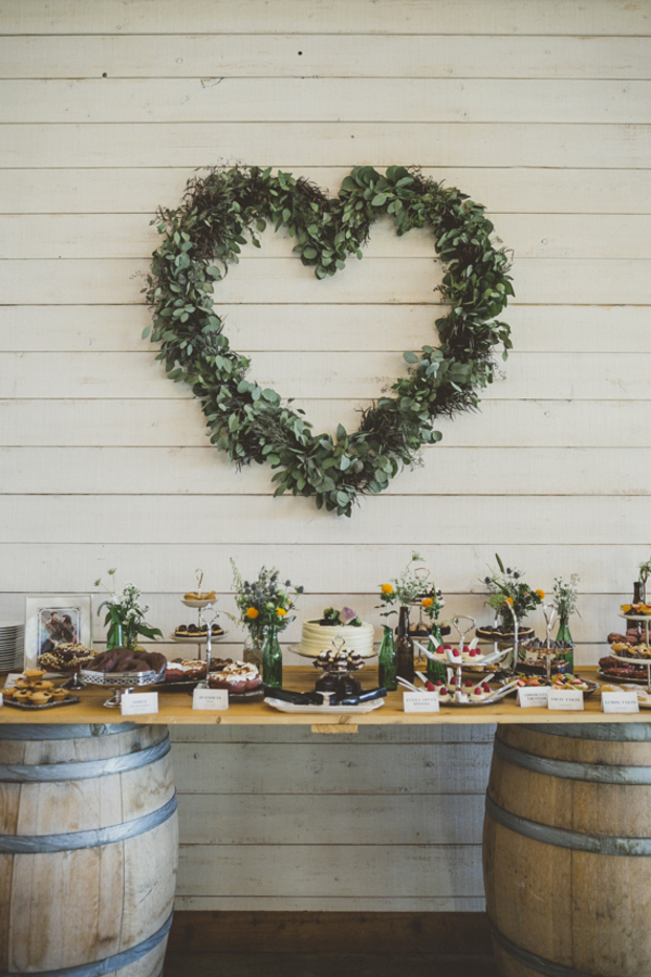 wreath of foliage wedding cake table backdrops