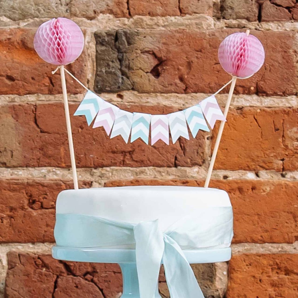 Top 10 Wedding Cake Table Decorations available to buy online from @theweddingomd Birmingham Wedding Photographer