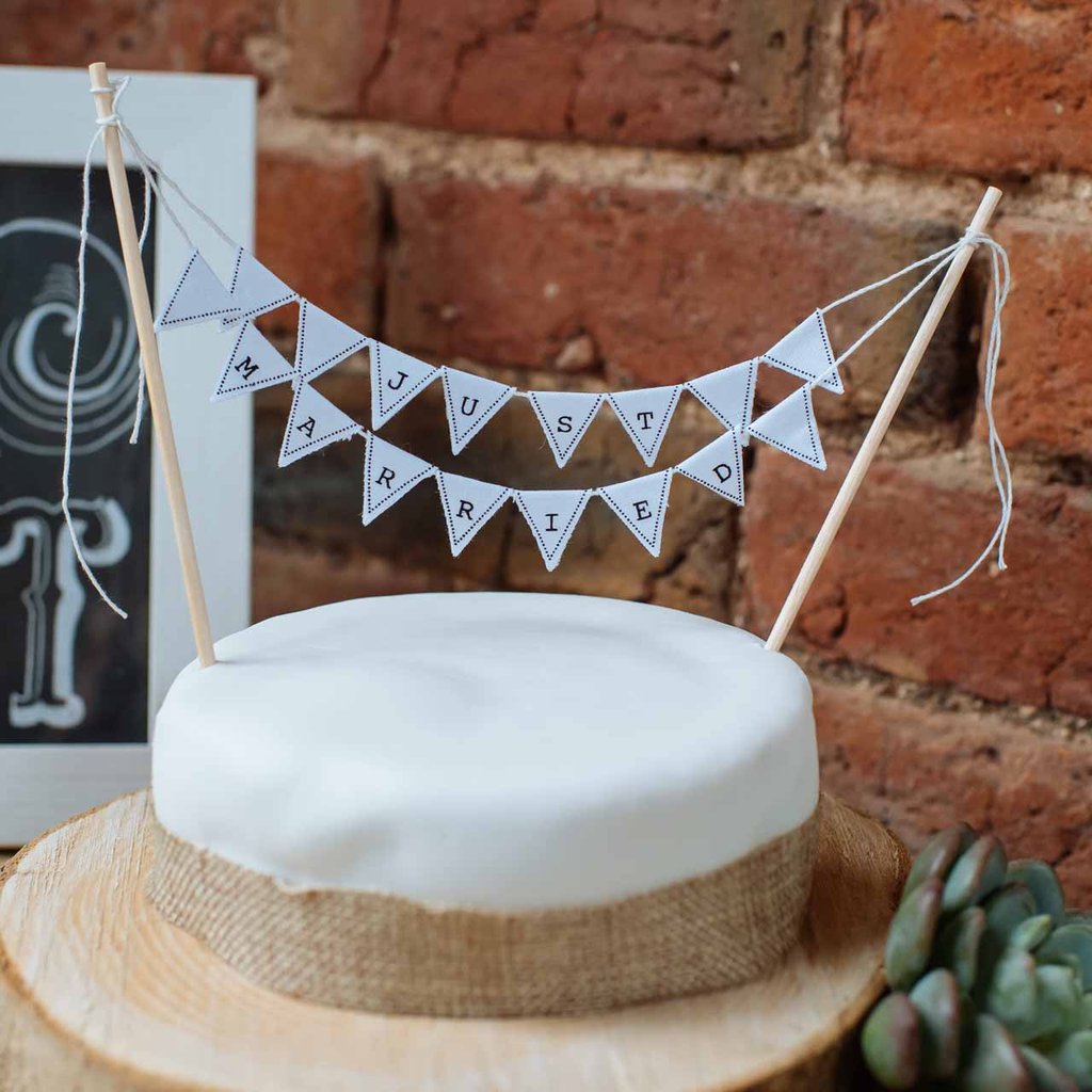 Top 10 Wedding Cake Table Decorations available to buy online from @theweddingomd Birmingham Wedding Photographer