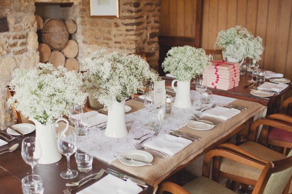 Cream Jug Centrepiece Inspiration & Ideas rockmywedding.co.uk - cottoncandyweddings.co.uk