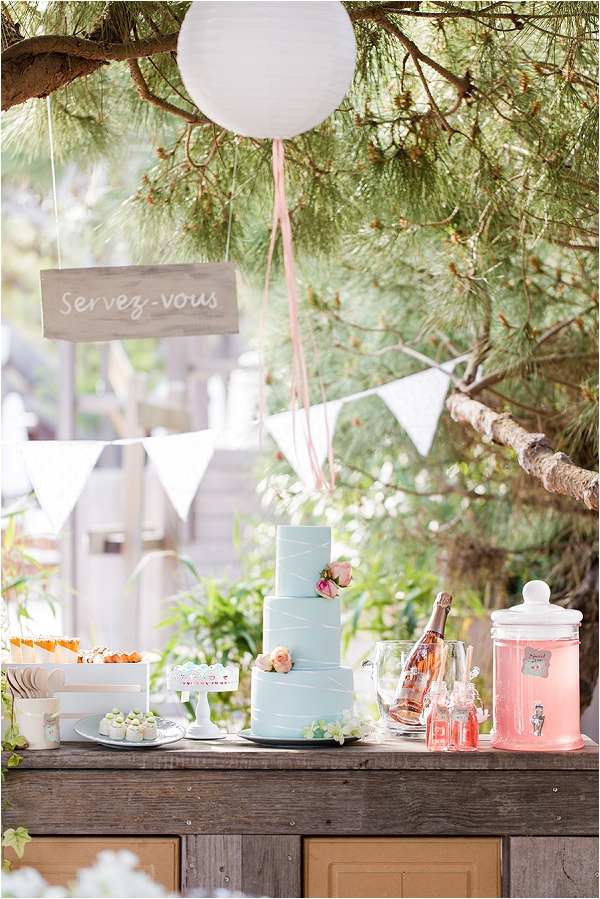 Summer Wedding Dessert Tables - Ideas and Inspiration frenchweddingstyle.com - studio-beecom.fr