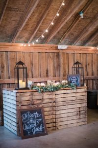 15 Wooden Pallet Wedding Ideas modwedding.com - confortiphoto.com