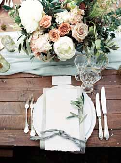 ivory peach and foliage wedding ideas and decoations