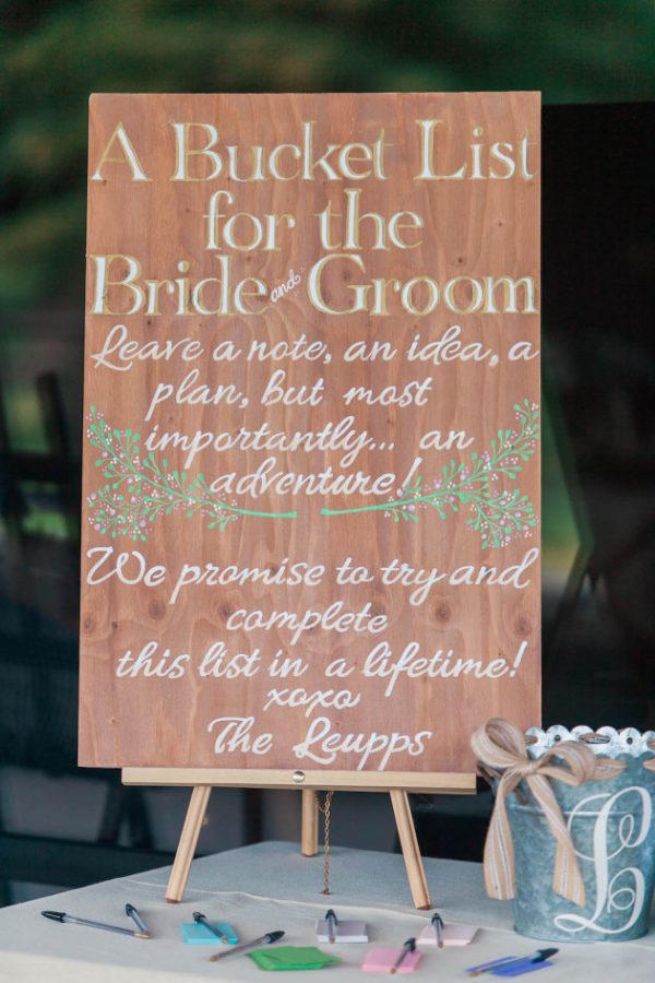 Alternative Guest Book Ideas for Summer Weddings bridalmusings.com - courtneystockton.com