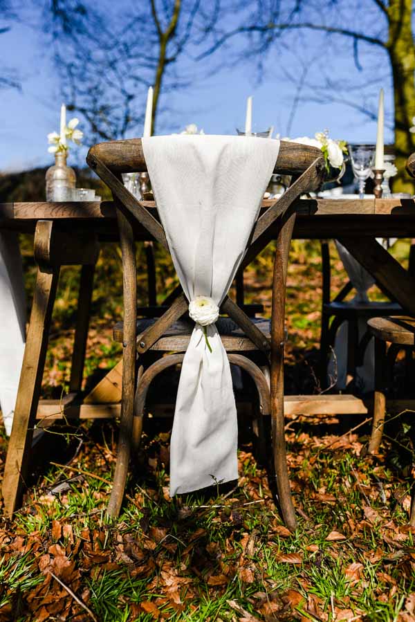 classic neutral and gold wedding decorations from the wedding of my dreams (1)