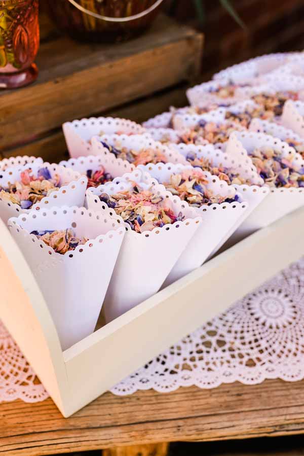 ideas for displaying wedding confetti from the wedding of my dreams (1)