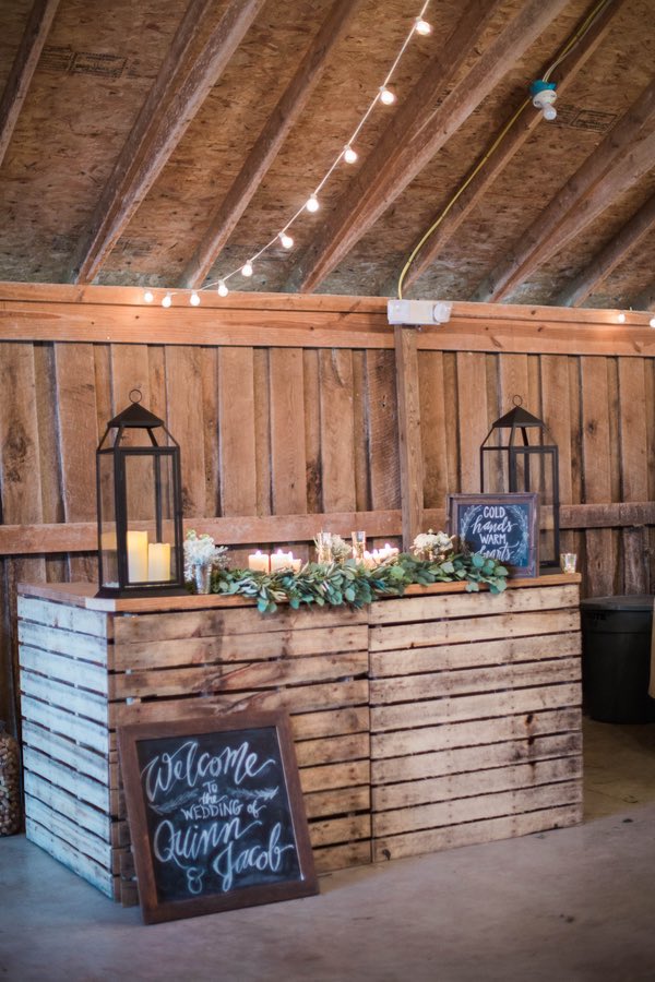 wooden pallet bar weddings