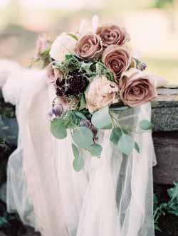 dusky pink and gold wedding decorations and ideas