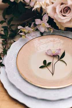 dusky pink and gold wedding decorations and ideas